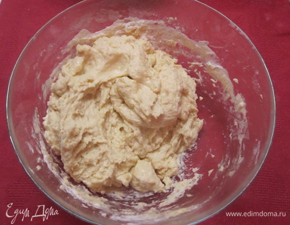 Замесить тесто.
