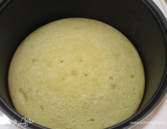 Вот такой симпатичный бисквит получился после выпечки.