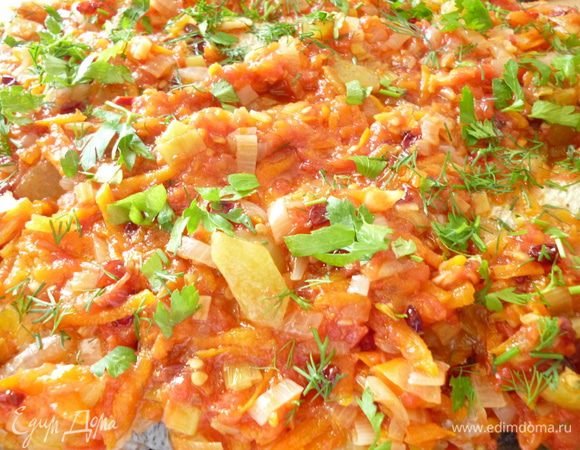 И затем остальную овощную томатную смесь.Закрыть форму крышкой и ставим в духовку. Запекаем при 160 градусах 1 час с момента закипания жидкости. Приятного вам аппетита!