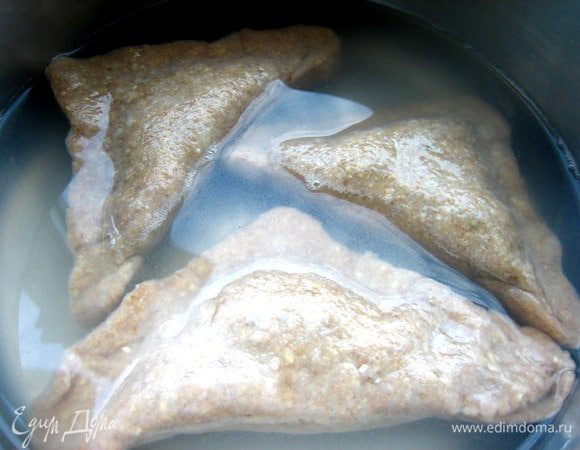 Погружаем их безжалостно в кипяток...