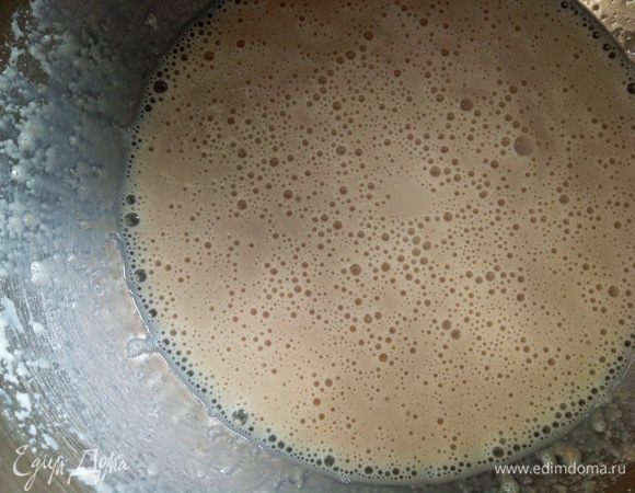 Влейте оставшееся молоко и хорошо перемешайте.