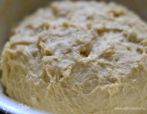 Тесто очень хорошо вымесить руками, накрыть, дать 2 раза подойти в теплом месте.  