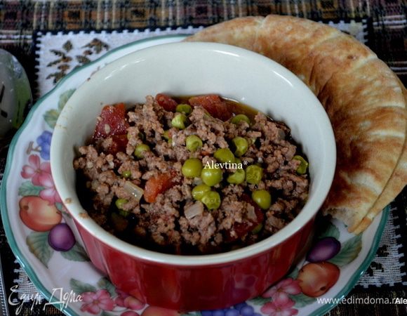  Кинзу перемешать с яблочным уксусом. Подаем с теплой питой и кинзой. Приятного аппетита.