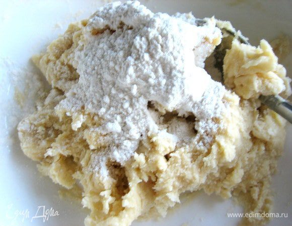 Но тесто ещё было липкое и пришлось добавить ещё 20 г...,итого ушло 170 г муки.