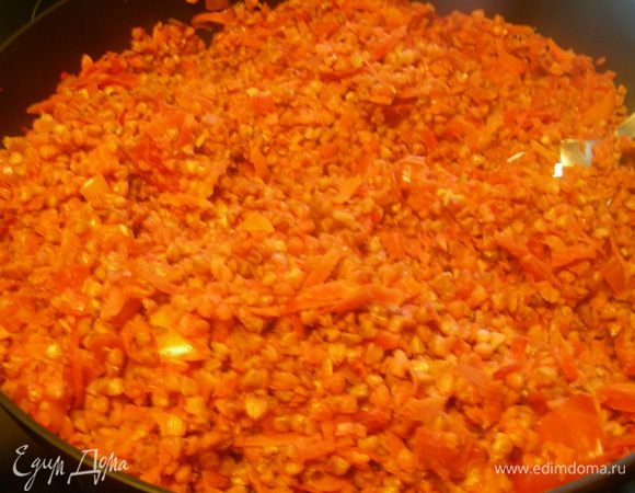 За 5 минут до готовности солим. 
