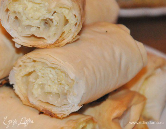 Также можно приготовить трубочки со сладкой начинкой, например - с творогом.