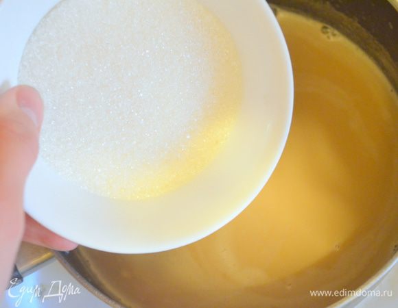 всыпаем сахар