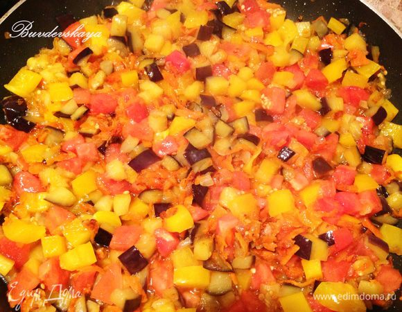 Все овощи пассировать на растительном масле.