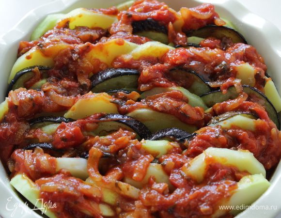 Залить сверху соусом...