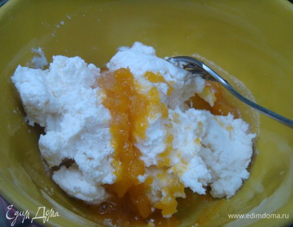 Для начинки смешать все ингредиенты вилочкой, либо взбить венчиком в пышную массу.