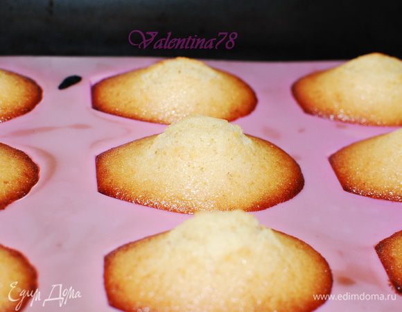 Таким образом (разностью температур), мы добиваемся эффекта "слез" на мадленках. Отсюда и название - "Слезные" мадлен.