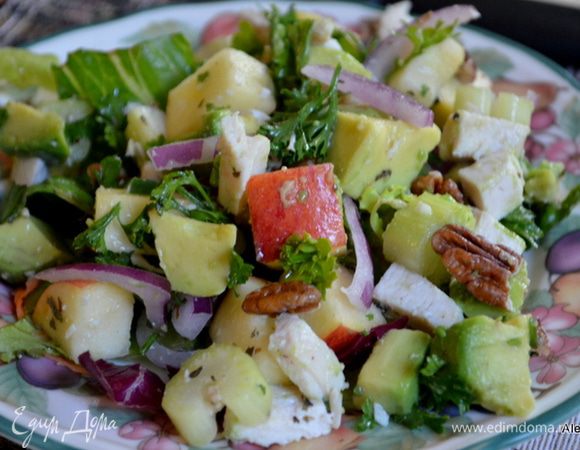 Листья салата нарвать. Подаем на листьях салата. Приятного аппетита. Для тех кому не хватает этой скромной заправки из масла и лимон.сока, можно добавить майонез или готовую купленную заправку.