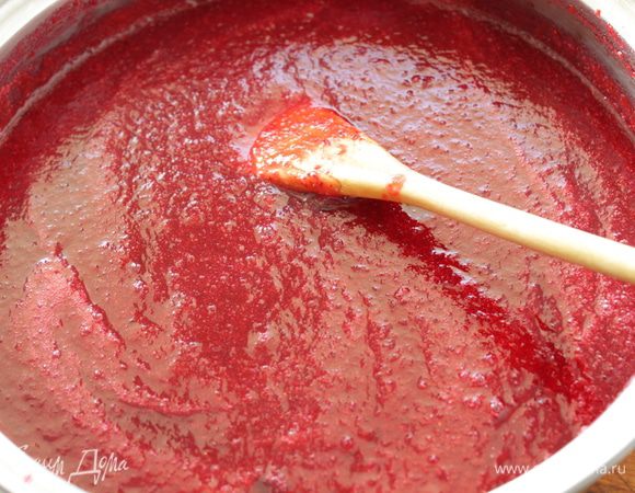 Варите еще 5-10 минут. Перед тем, как снять с огня, удалите всю пену.
