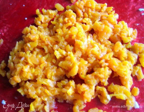 Морковку разомнём любым способом..., я-на тёрке.