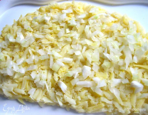 Сверху присыпать лучком...