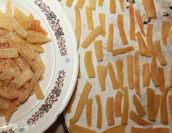 Дать цукатам остыть. Обвалять в сахарном песке (по желанию). 