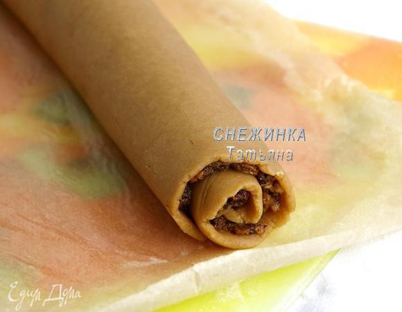 При помощи бумаги (!) сворачиваем плотный рулет.