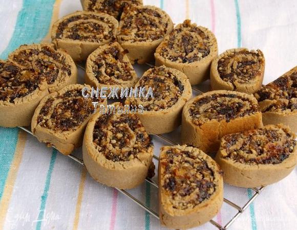 Ставим выпекаться в разогретую до 200С духовку на 20-25 минут. Снимаем печенье на решётку и даём остыть. Могу сказать, что мне чисто визуально больше понравился вариант печенья, которое стояло при выпечке:)