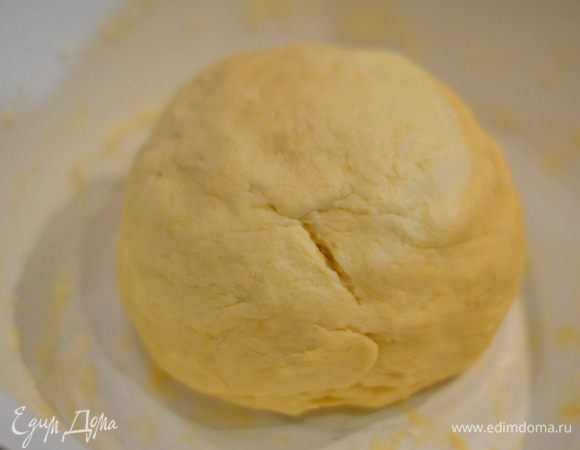 Скатываем в шар и выдерживаем в холодильнике 30 минут.