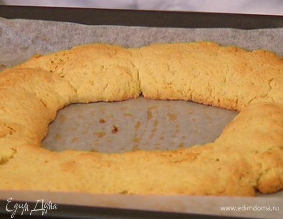 Выпекать в разогретой духовке 20–25 минут до золотистого цвета.