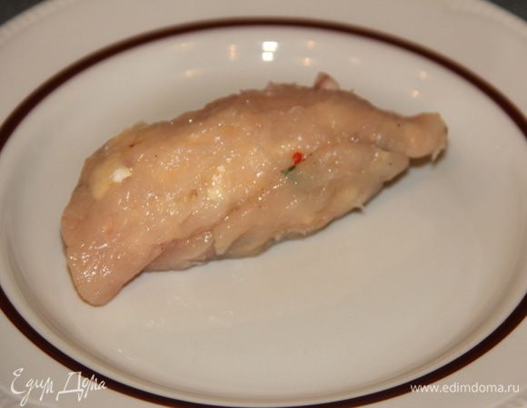 Сворачиваем в плотный рулет.