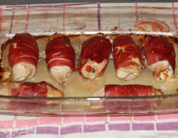 Через 20 минут достаем рулетики из духовки...