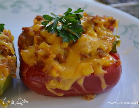 Подаем к столу со сметаной по желанию и украсим петрушкой.