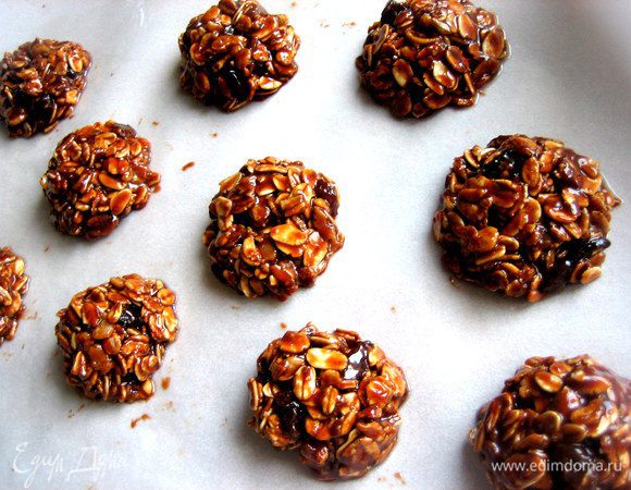 Выкладываем по чайной ложке на бумагу и формируем кругляшки, чтобы не было внутри пустот.