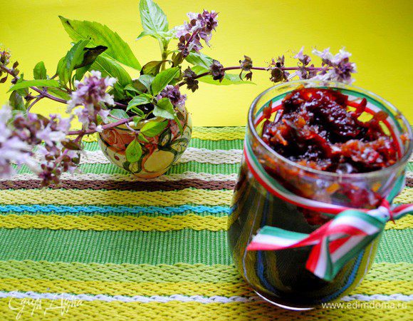 Я очень люблю подобные закуски. Острый сладковатый конфитюр прекрасно подходит к любому мясу, отлично сочетается с сыром. Buon appetito!