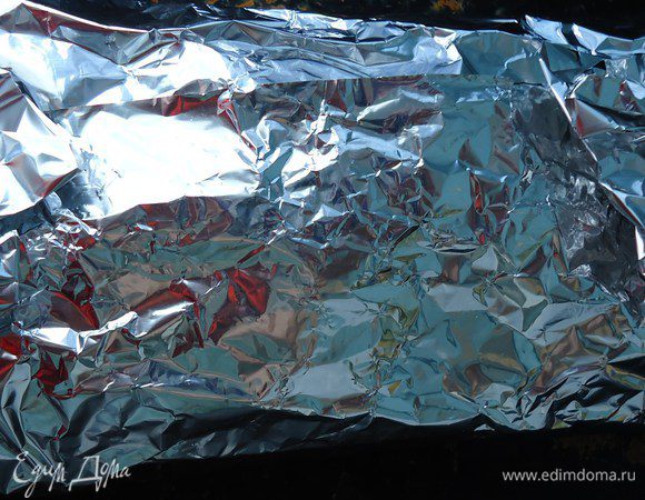 Так мясо стоит 2 часа. Запекается 1 час. Очень вкусно с тушеными овощами. Ваш ужин готов, приятного аппетита!