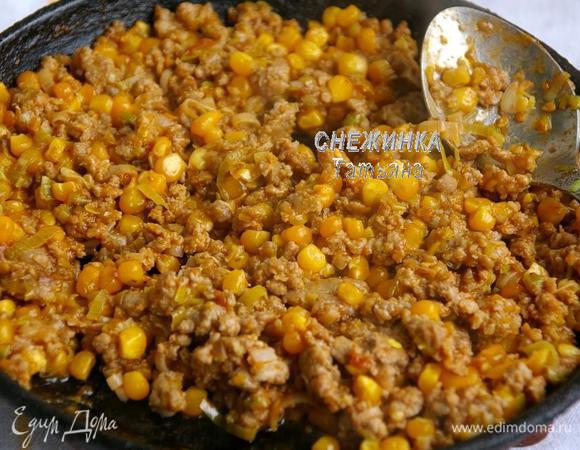 Тушим до выпаривания жидкости на среднем огне. У меня заняло около 8 минут. Пробуем на соль, по необходимости подсаливаем.