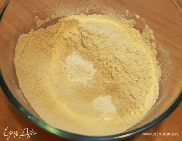 Просеять муку, соду, ванилин, соль.