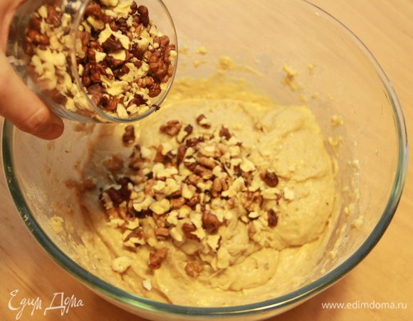 Добавить орехи. 