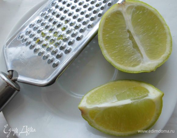 Добавить цедру 1/4 лайма (я использовала церду целого лайма, готовила с ним впервые, очень понравился его необычный аромат) и сок (сока тоже можно добавить больше).
