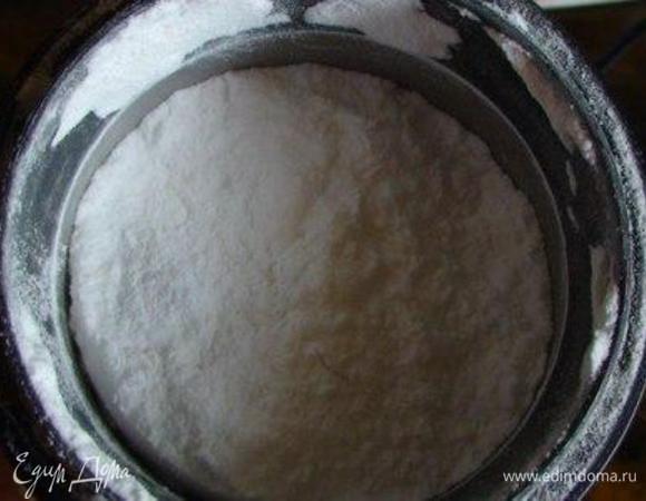 Сахарную пудру просеять (ее вообще можно не добавлять, т.к. крем итак будет сладкий, благодаря шоколаду).