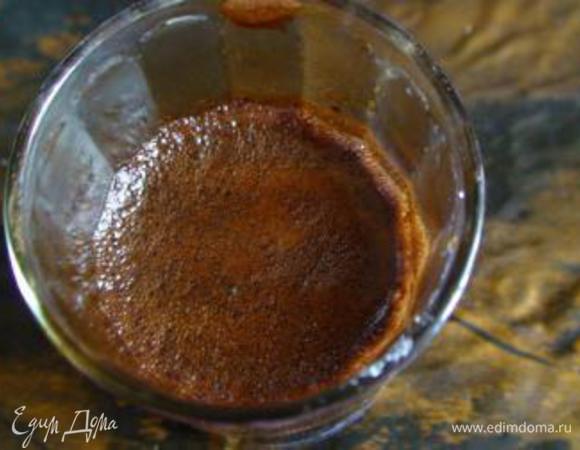 Кофе расворить в 50 мл горячей воды и дать остыть.