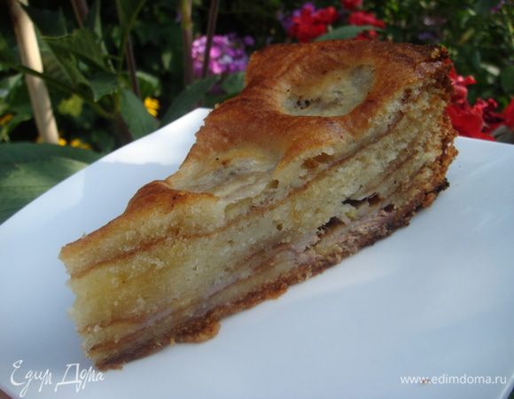 Пирог вкусный и очень необычный! Абсолютный торт!! И весь секрет в раст.масле! Пирог режется ложкой как торт, тает во рту, и бананы здесь, просто сказка. Это не слоеный пирог, а одна большая радость. 