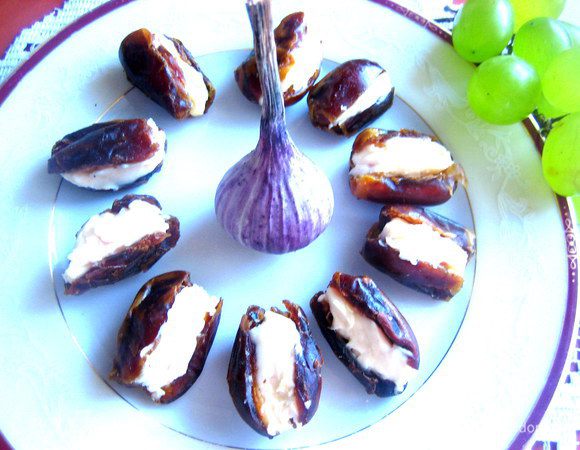 А вот фаршированные финики от Татьяны...http://www.edimdoma.ru/retsepty/56813-farshirovannye-finiki Но там другой вкус,более сладкий)))