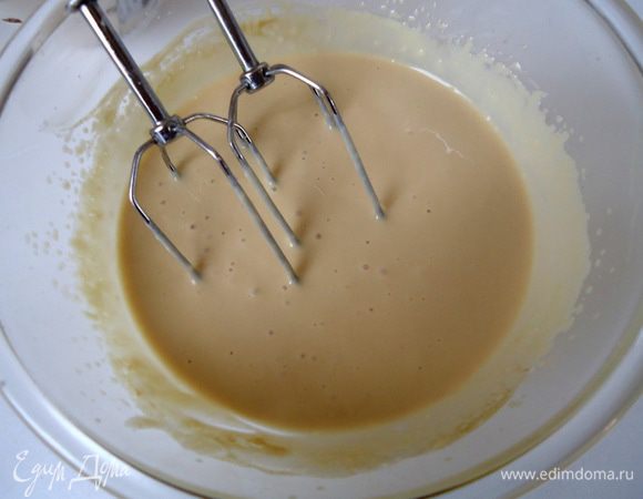 Взбить миксером до объединения. 
