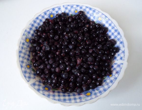 Чернику промыть и дать стечь воде.