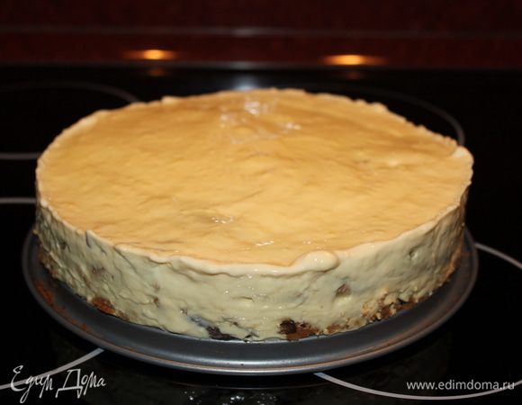 Минимум через час можно кушать. Можно также его разогреть в микроволновке или в духовочке немножко.