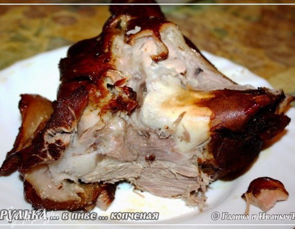 А дальше разделываем. Ножичком.


