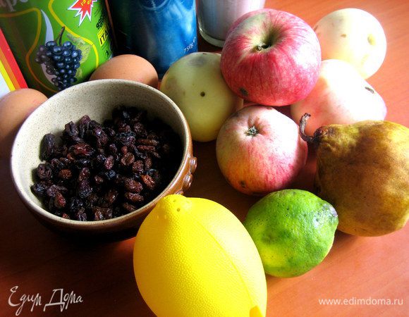 Продукты...Старалась делать строго по рецепту,только часть яблок заменила грушей и нектарином. И лимона у меня не было, но нашла в холодильнике лайм)))