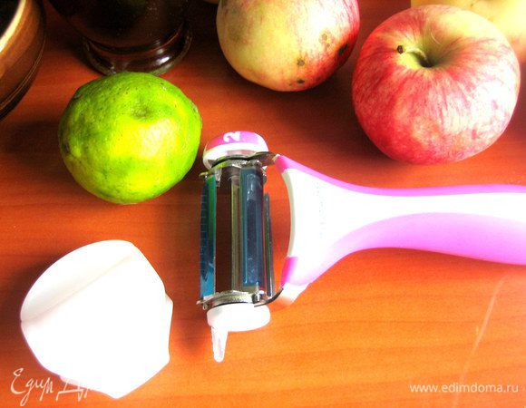 Берём и распаковываем ножичек для чистки овощей от Ю.Высоцкой... У него целых три режима!