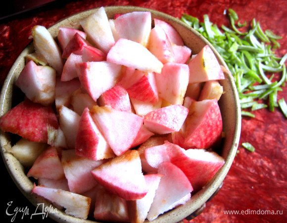 И измельчить на кусочки.