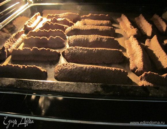 Выпекать 20 минут при 160 градусах. Остудить на решетке. Посыпать сахарной пудрой.