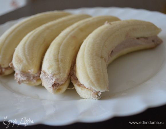 Накрыть второй половинкой и убрать на 1 час в холодильник. 