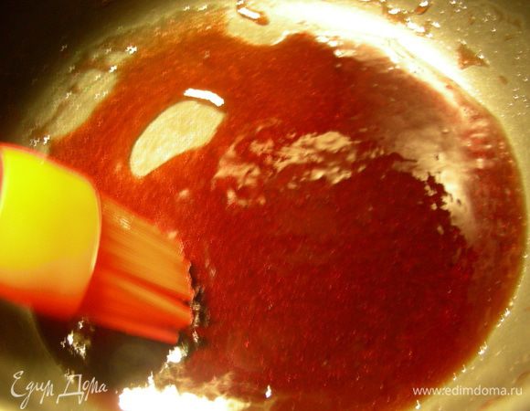 Желе подогреваем на медленном огне, пока оно не разойдется. 
