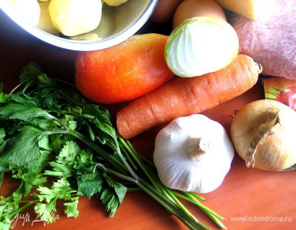 А пока готовим овощи для слоя из фарша.