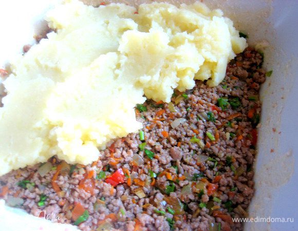 Сверху прикрываем снова слоем из пюре.